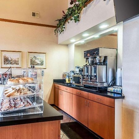 Econo Lodge Inn & Suites Middletown Extérieur photo