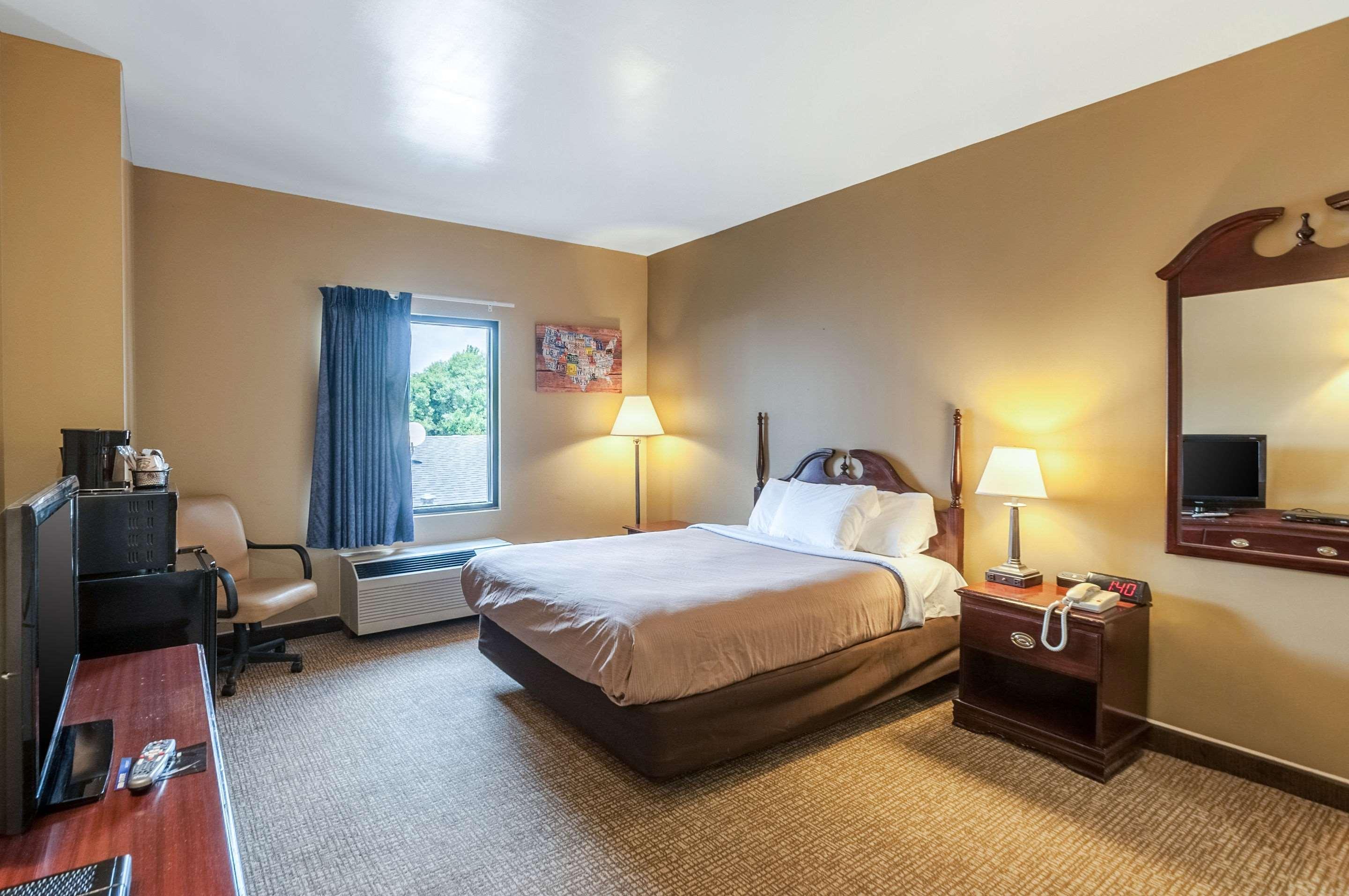 Econo Lodge Inn & Suites Middletown Extérieur photo
