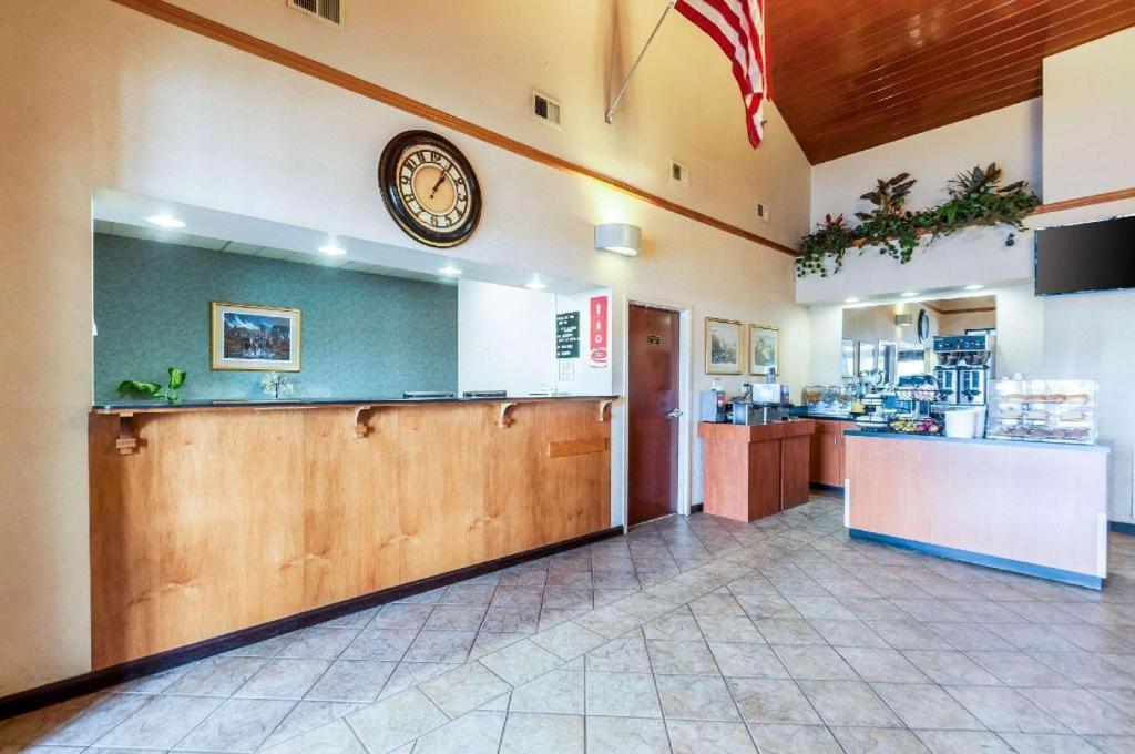 Econo Lodge Inn & Suites Middletown Extérieur photo