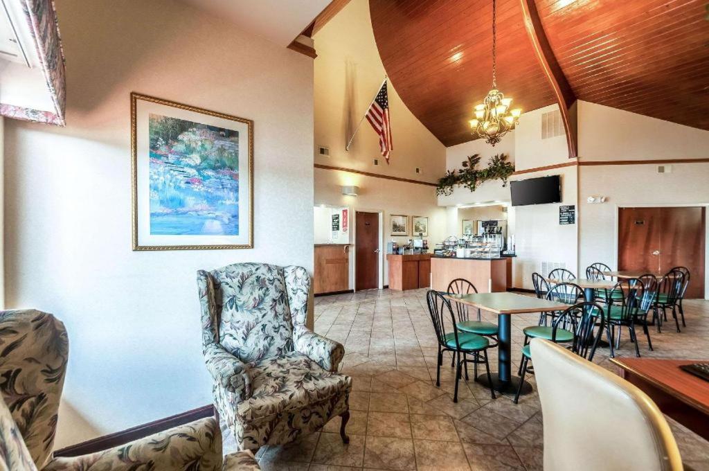 Econo Lodge Inn & Suites Middletown Extérieur photo